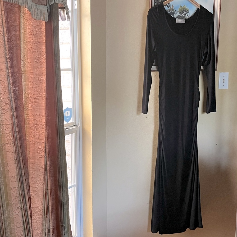 Amour Vert Long-Sleeve Black Maxi Dress!